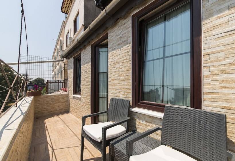 Номер Deluxe с Балконом, Naz Wooden House Inn