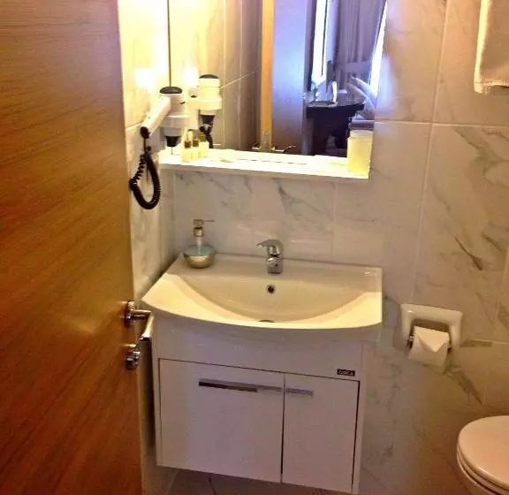 اتاق استاندارد یک نفره, Naz Wooden House Inn
