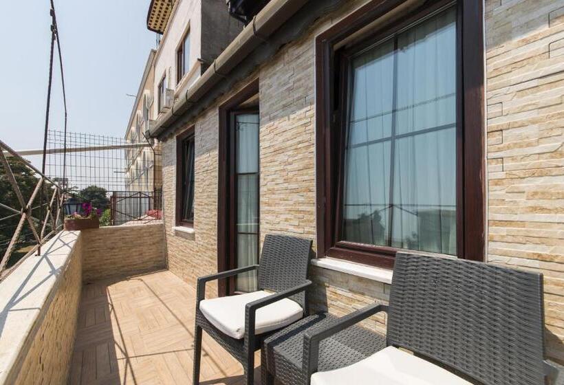 Номер Deluxe с Балконом, Naz Wooden House Inn