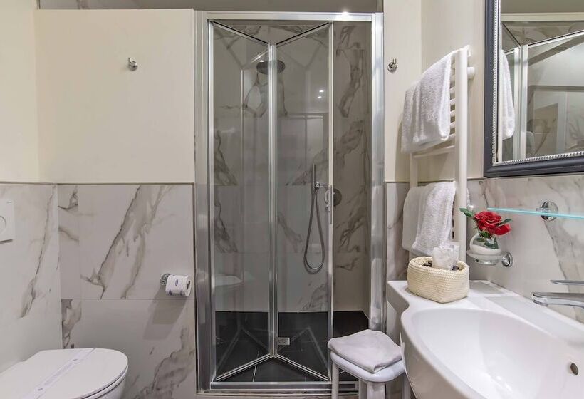 Quarto Triplo Standart, Accademia