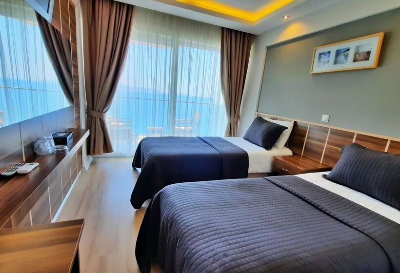 غرفة قياسية مطلّة علي البحر, Aquarius