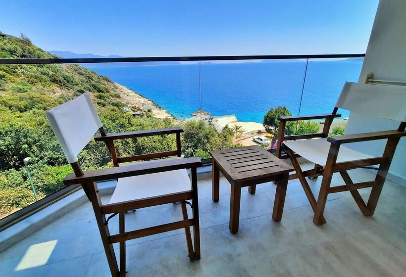 غرفة قياسية مطلّة علي البحر, Aquarius