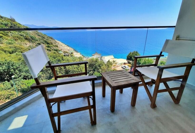 غرفة قياسية مطلّة علي البحر, Aquarius