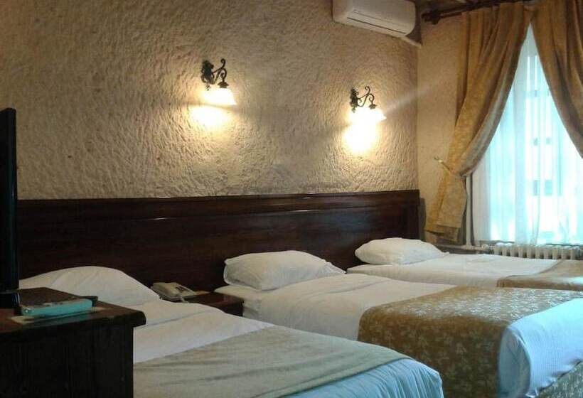 스탠다드 트리플 룸, Burcu Kaya