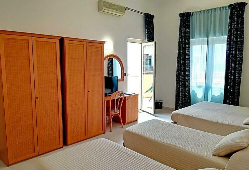 Pokój Czteroosobowy Standard Widok Morze, Corallo