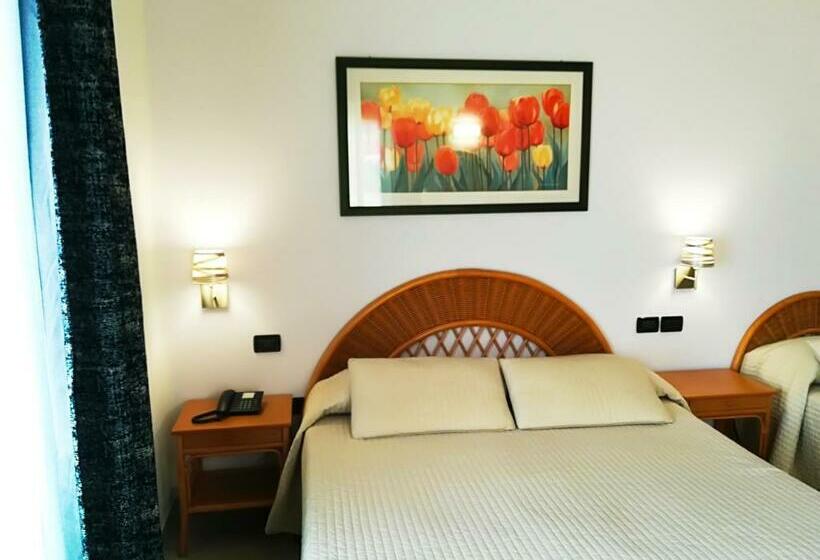 Pokój Czteroosobowy Standard Widok Morze, Corallo