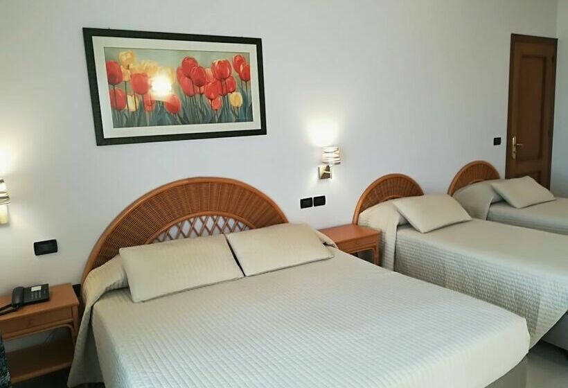 Pokój Czteroosobowy Standard Widok Morze, Corallo