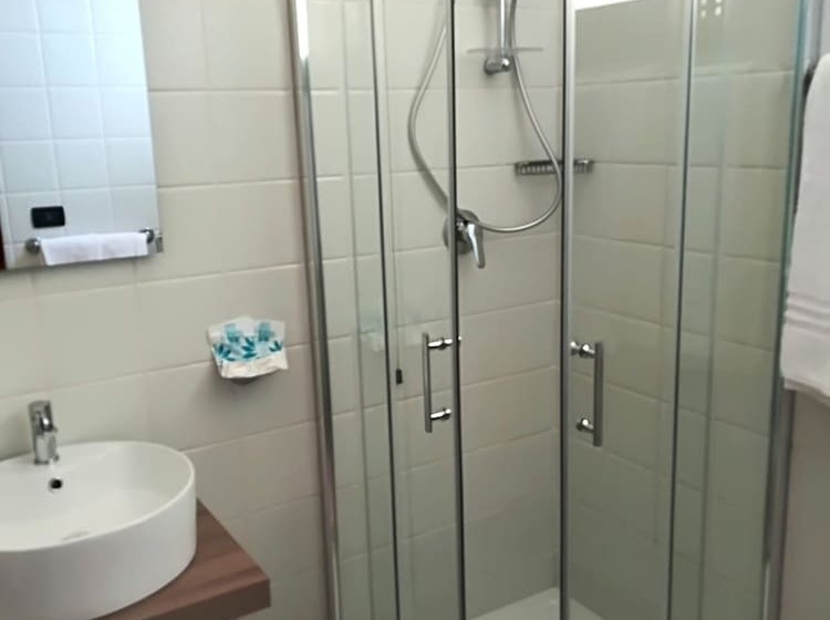 Pokój Czteroosobowy Standard Widok Morze, Corallo