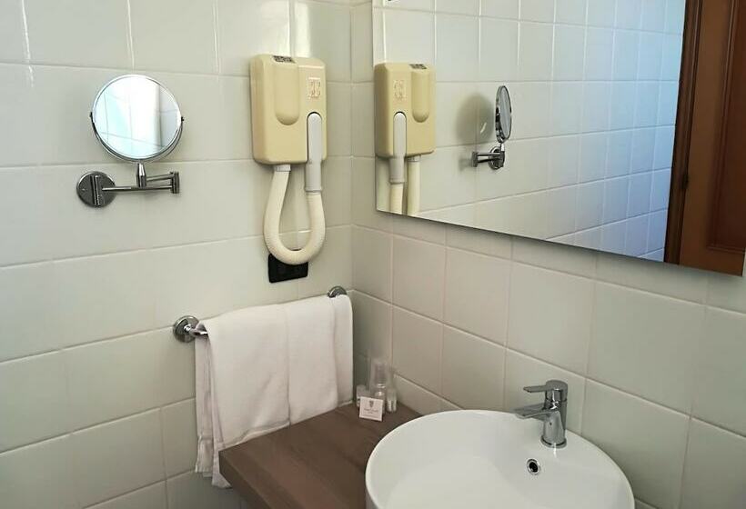 Pokój Czteroosobowy Standard Widok Morze, Corallo