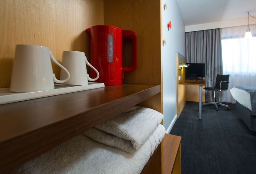 חדר סטנדרט מותאם לאדם עם מוגבלויות, Holiday Inn Express Stevenage, An Ihg