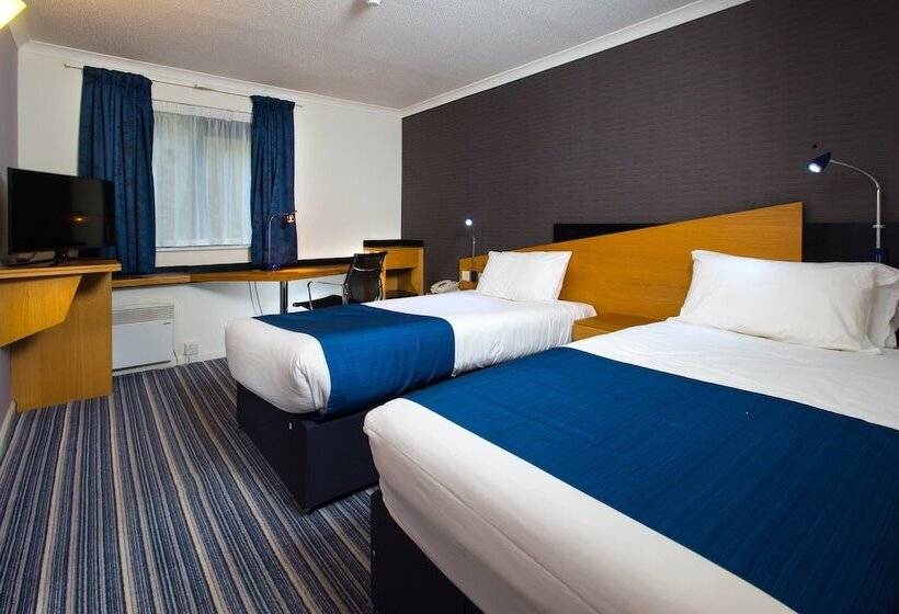 Номер Стандарт Адаптированный для Инвалидов, Holiday Inn Express Stevenage, An Ihg
