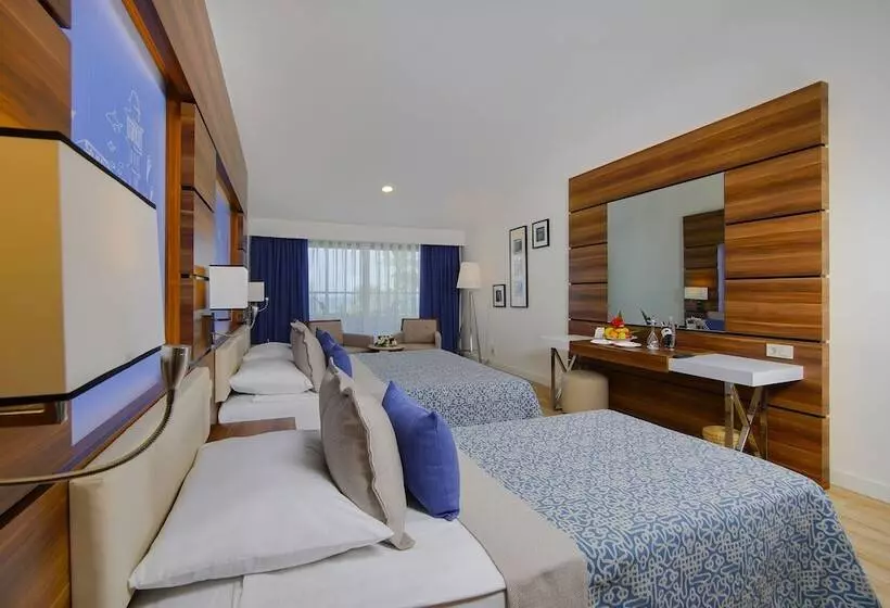 سوئیت با وان آب گرم, Limak Atlantis Deluxe Hotel Belek