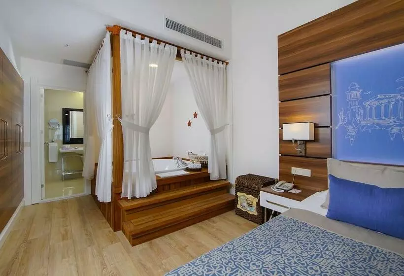 سوئیت با وان آب گرم, Limak Atlantis Deluxe Hotel Belek