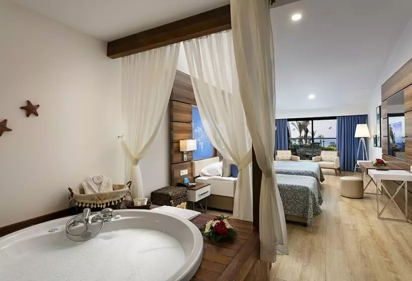 سوئیت با وان آب گرم, Limak Atlantis Deluxe Hotel Belek