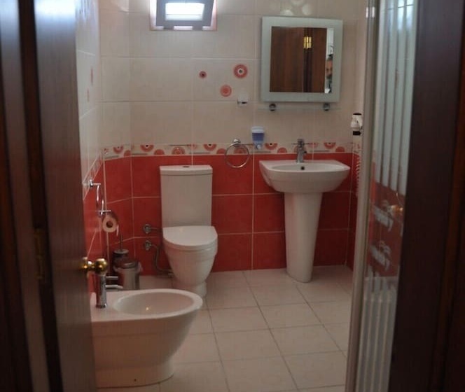 Camera Standard, Lunay