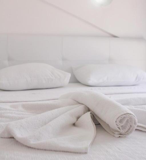 Люкс Вид на Сад, Navy