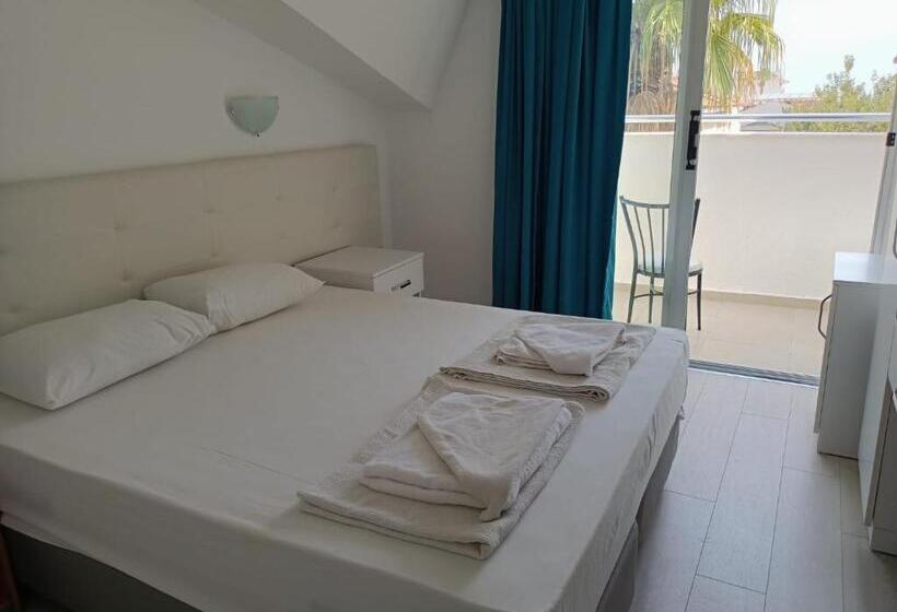 Семейный Номер Вид на Сад, Navy