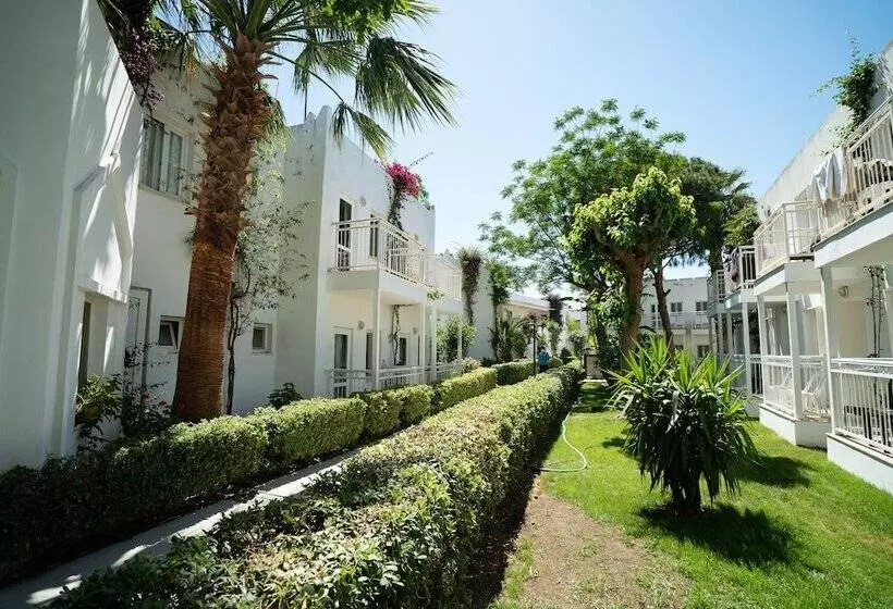 Perhehuone, Petunya Beach Resort