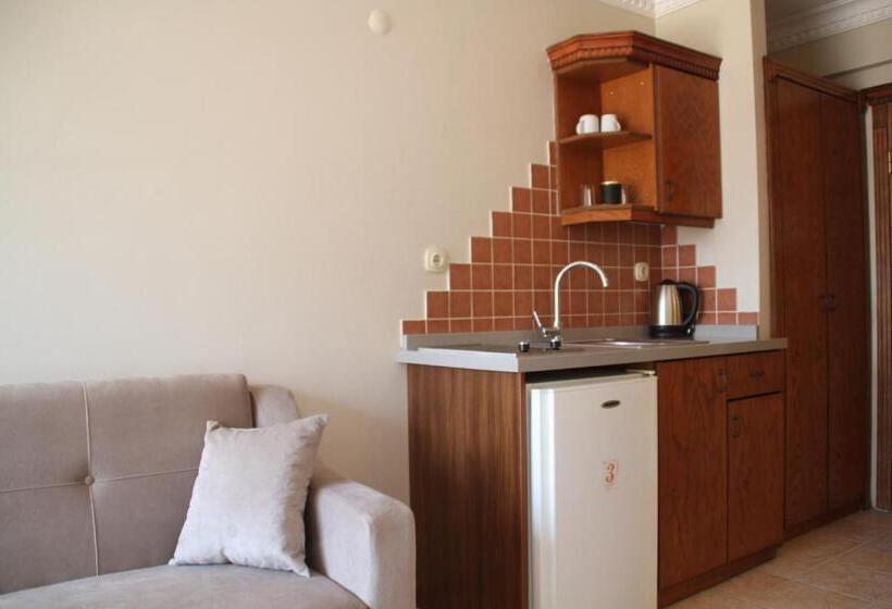 Студио Стандарт Вид на Сад, Rosy Suites