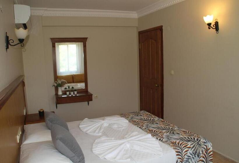 Люкс Вид на Сад, Rosy Suites