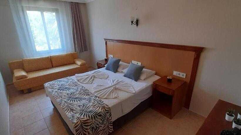 Люкс Вид на Сад, Rosy Suites