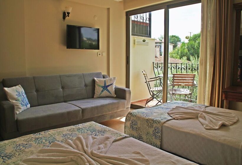 Студио Стандарт Вид на Сад, Rosy Suites