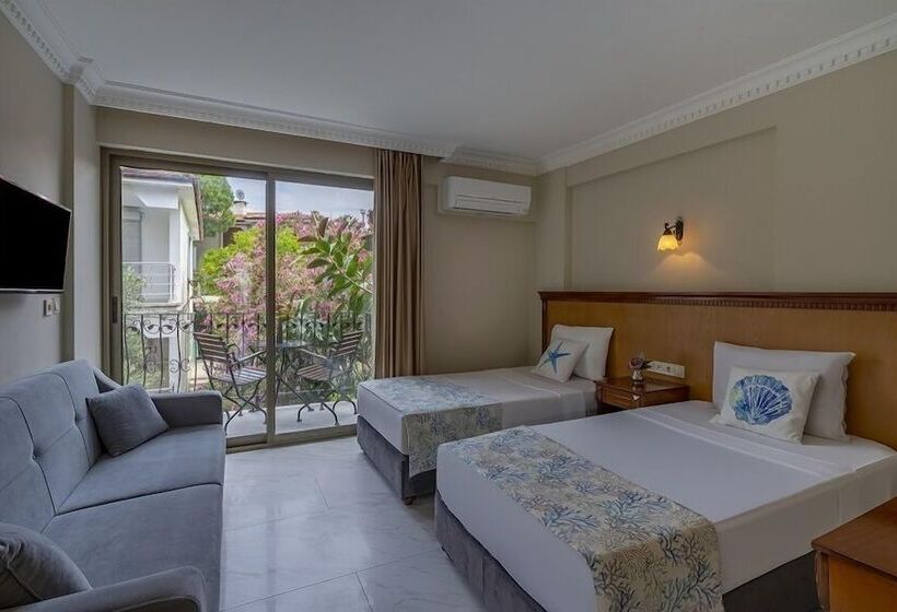 Студио Стандарт Вид на Сад, Rosy Suites