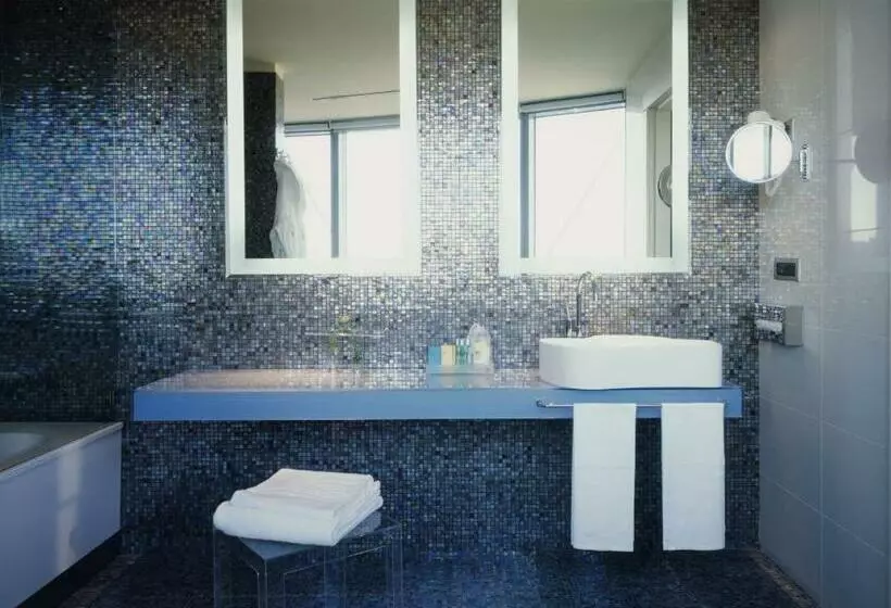 اتاق لوکس, Unahotels T Hotel Cagliari