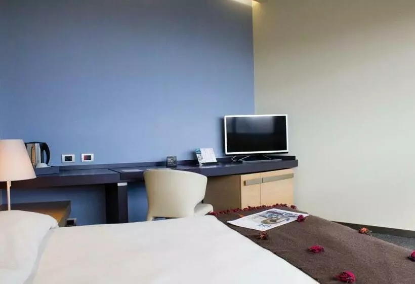 سوییت جونیور, Unahotels T Hotel Cagliari