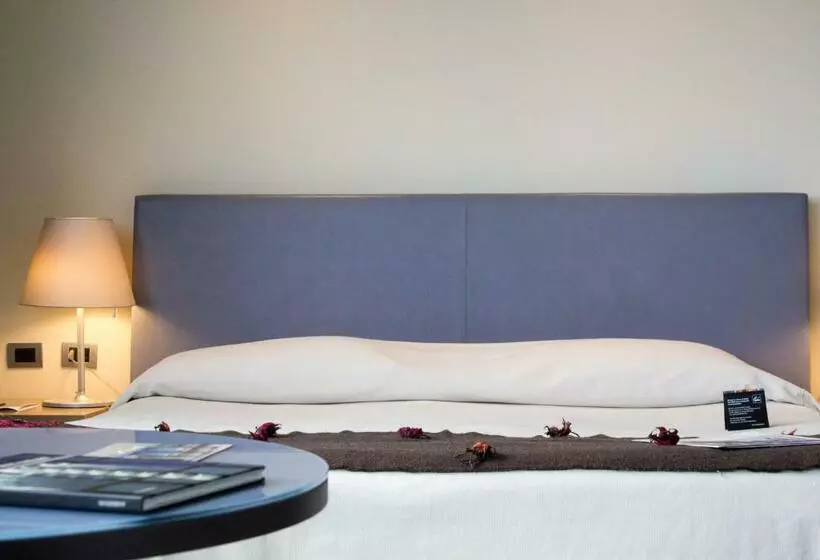 سوییت جونیور, Unahotels T Hotel Cagliari