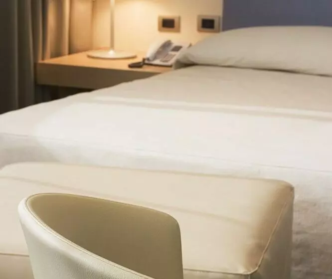اتاق لوکس, Unahotels T Hotel Cagliari