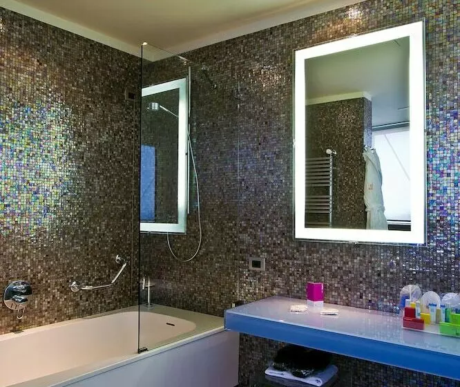 اتاق لوکس, Unahotels T Hotel Cagliari