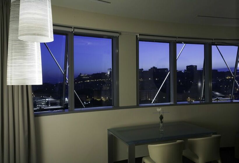 Полулюкс, Unahotels T Hotel Cagliari