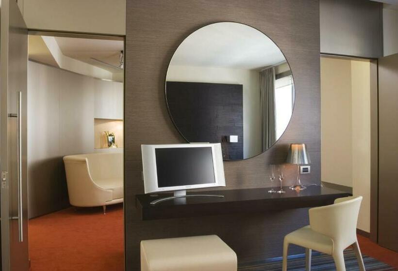 Люкс, Unahotels T Hotel Cagliari