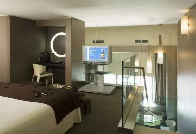 سوییت, Unahotels T Hotel Cagliari