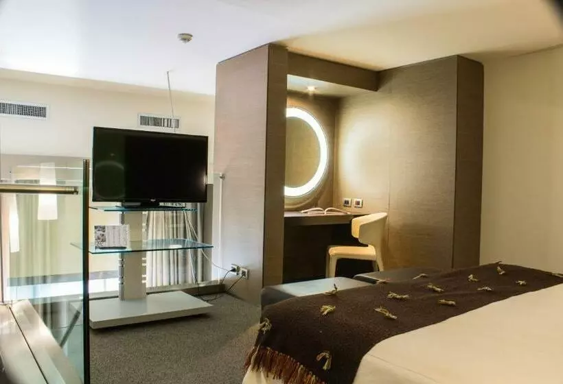 سوییت, Unahotels T Hotel Cagliari