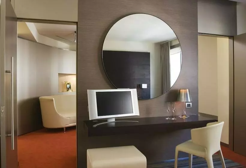 سوییت, Unahotels T Hotel Cagliari