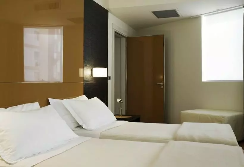 سوییت, Unahotels T Hotel Cagliari