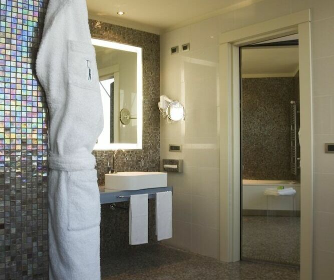 Люкс, Unahotels T Hotel Cagliari