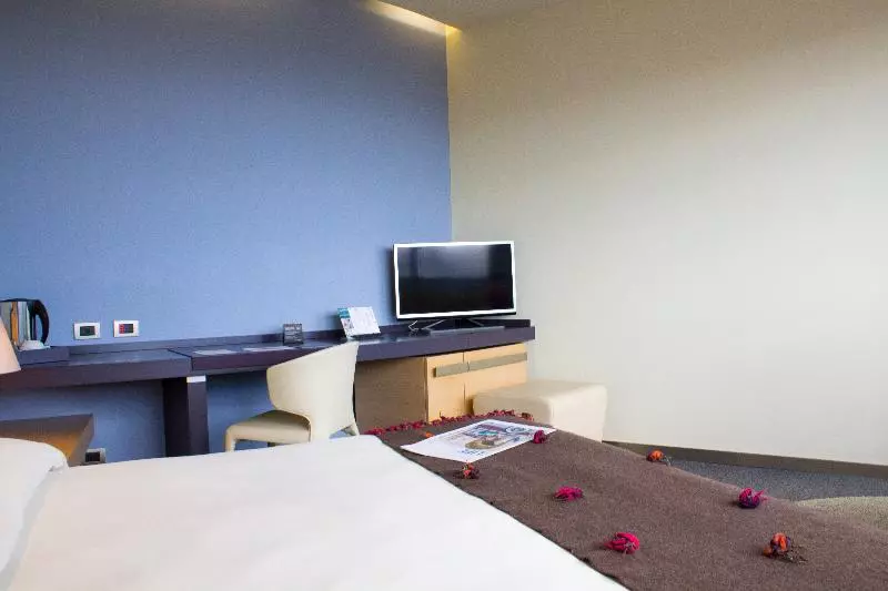 اتاق لوکس, Unahotels T Hotel Cagliari