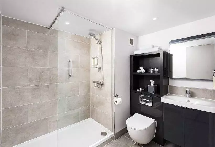 身障者適用スタンダードルーム, Voco St. Johns Solihull, An Ihg