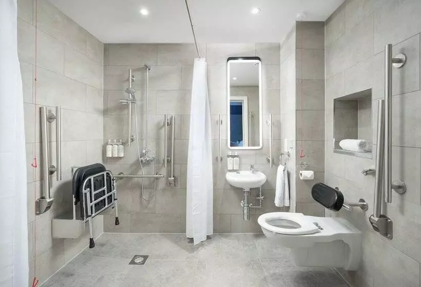 身障者適用スタンダードルーム, Voco St. Johns Solihull, An Ihg