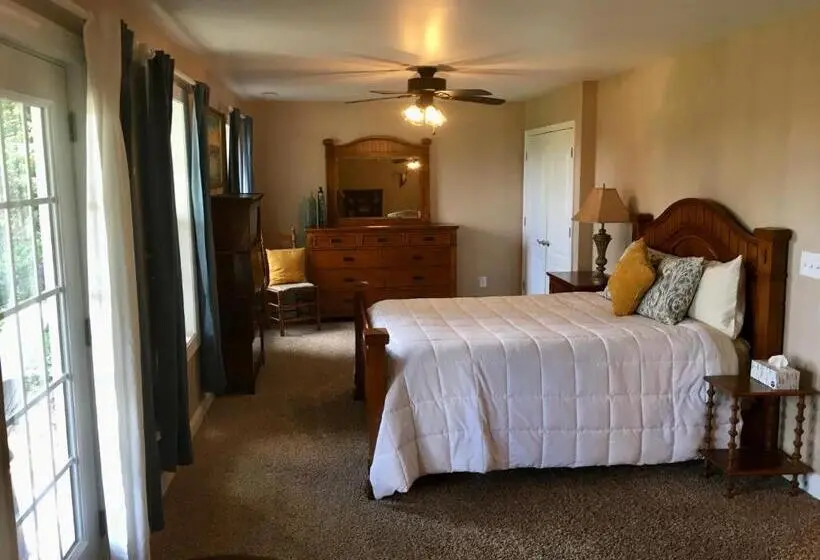 デラックススイート, A Mighty Oak B&b