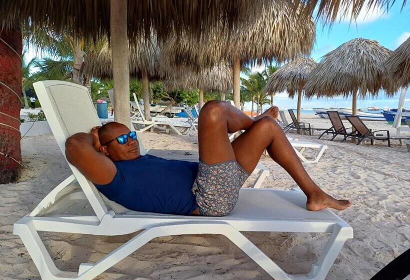 اتاق لوکس, Rolando Share Apart