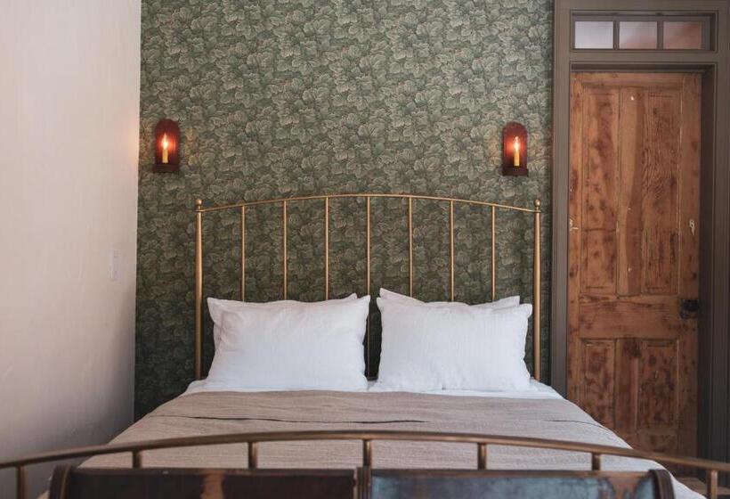 סוויטה דלוקס, Stonehill S Farmhouse