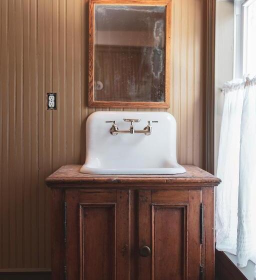 סוויטה נוף לגינה, Stonehill S Farmhouse