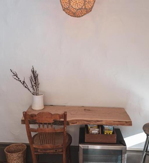 סוויטה דלוקס, Stonehill S Farmhouse