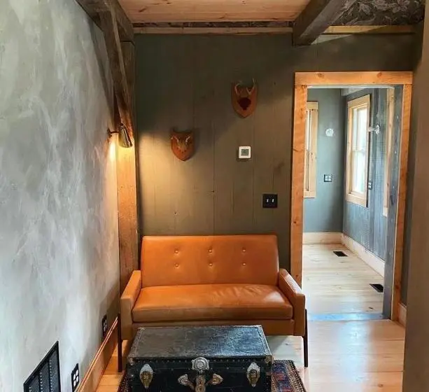 Perhesviitti, Stonehill S Farmhouse