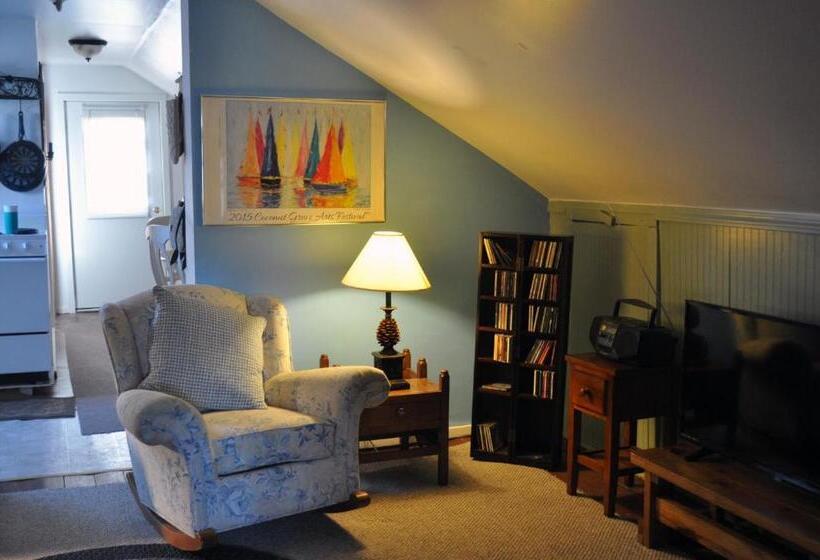 شقة غرفة واحدة, Otter Creek Inn