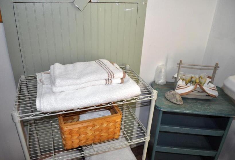 شقة غرفة واحدة, Otter Creek Inn